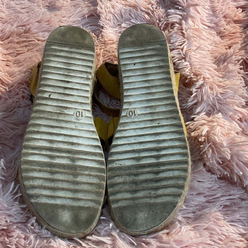 Universal Thread Mustard Colored Sandals - Picture 3 of 4